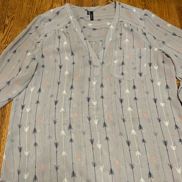Women Arrow Blouse, only worn a couple times - Picture 2 of 4